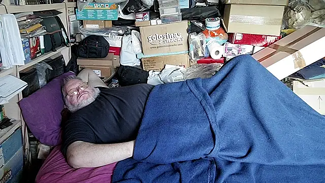 Snapshot of hadeszeuss2 chatting on December 16, 3:27 pm hadeszeuss2 online show from December 16, 3:27 pm