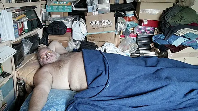 Snapshot of hadeszeuss2 chatting on November 25, 3:23 pm hadeszeuss2 online show from November 25, 3:23 pm