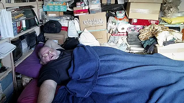 Snapshot of hadeszeuss2 chatting on December 1, 3:46 pm hadeszeuss2 online show from December 1, 3:46 pm