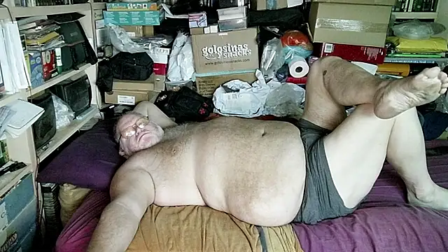 Snapshot of hadeszeuss2 chatting on October 9, 1:44 pm hadeszeuss2 online show from October 9, 1:44 pm