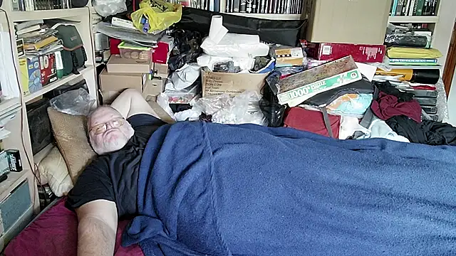 Snapshot of hadeszeuss2 chatting on February 25, 2:58 pm hadeszeuss2 online show from February 25, 2:58 pm