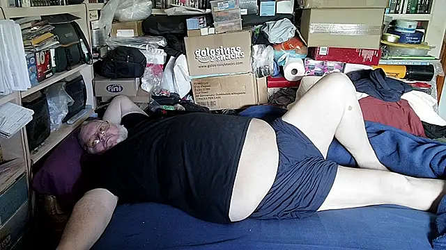 hadeszeuss2 online show from April 6, 1:23 pm