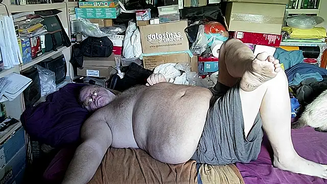 Snapshot of hadeszeuss2 chatting on October 4, 2:40 pm hadeszeuss2 online show from October 4, 2:40 pm