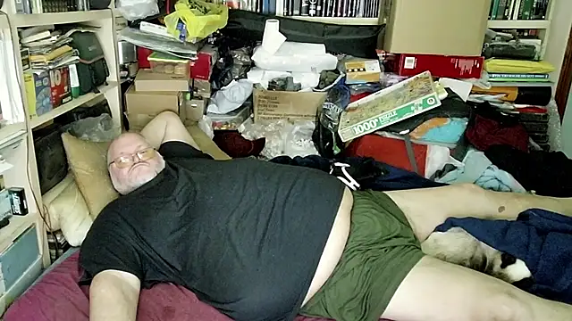 Snapshot of hadeszeuss2 chatting on February 25, 6:01 pm hadeszeuss2 online show from February 25, 6:01 pm