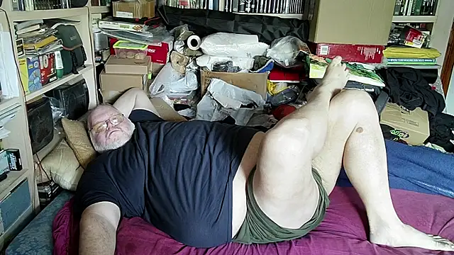 Snapshot of hadeszeuss2 chatting on March 7, 2:34 pm hadeszeuss2 online show from March 7, 2:34 pm