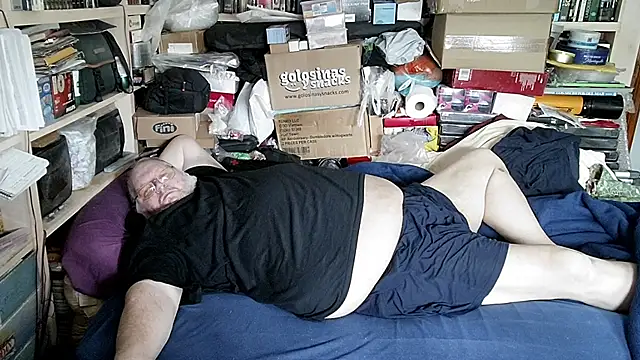 hadeszeuss2 online show from April 12, 1:36 pm