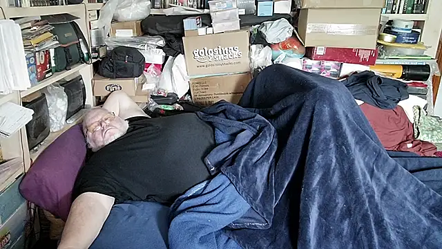 hadeszeuss2 online show from April 7, 1:46 pm