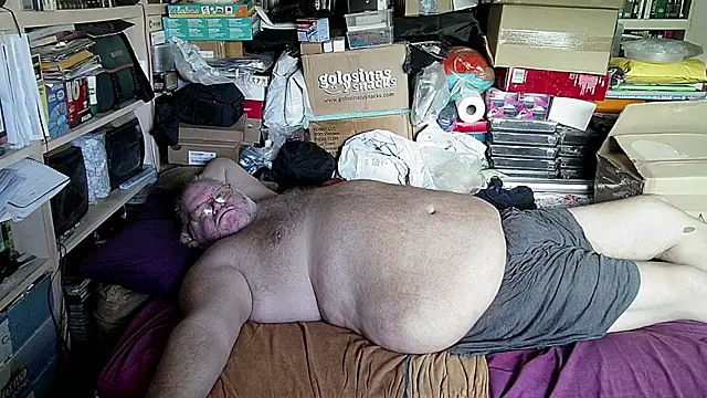 Snapshot of hadeszeuss2 chatting on October 15, 2:03 pm hadeszeuss2 online show from October 15, 2:03 pm