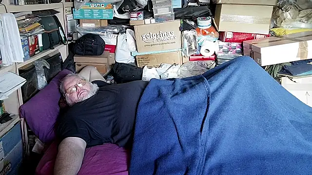 Snapshot of hadeszeuss2 chatting on December 15, 2:56 pm hadeszeuss2 online show from December 15, 2:56 pm