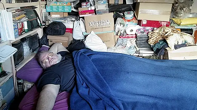 Snapshot of hadeszeuss2 chatting on December 2, 8:49 am hadeszeuss2 online show from December 2, 8:49 am