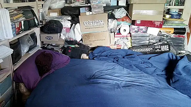 hadeszeuss2 online show from April 4, 1:39 pm