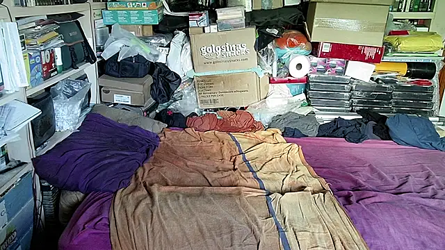 Snapshot of hadeszeuss2 chatting on September 18, 4:54 pm hadeszeuss2 online show from September 18, 4:54 pm