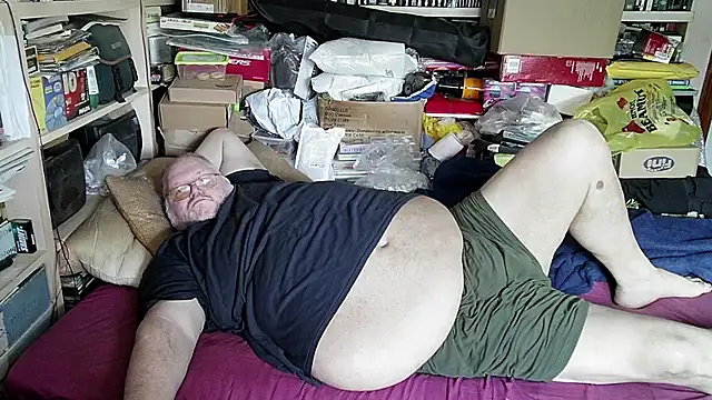 Snapshot of hadeszeuss2 chatting on March 12, 3:07 pm hadeszeuss2 online show from March 12, 3:07 pm