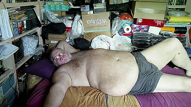 Snapshot of hadeszeuss2 chatting on October 14, 2:07 pm hadeszeuss2 online show from October 14, 2:07 pm