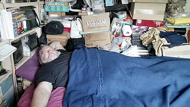 Snapshot of hadeszeuss2 chatting on December 4, 2:27 pm hadeszeuss2 online show from December 4, 2:27 pm