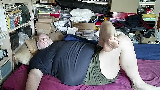 Snapshot of hadeszeuss2 chatting on March 13, 2:44 pm hadeszeuss2 online show from March 13, 2:44 pm