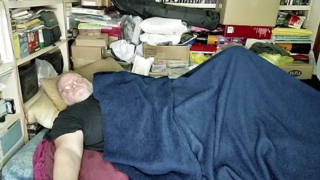 Snapshot of hadeszeuss2 chatting on March 11, 8:53 pm hadeszeuss2 online show from March 11, 8:53 pm