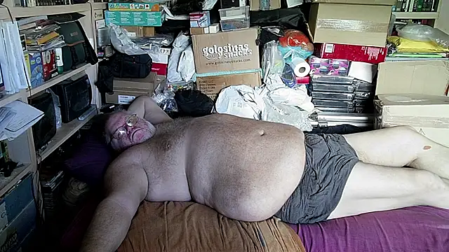 Snapshot of hadeszeuss2 chatting on October 21, 1:32 pm hadeszeuss2 online show from October 21, 1:32 pm