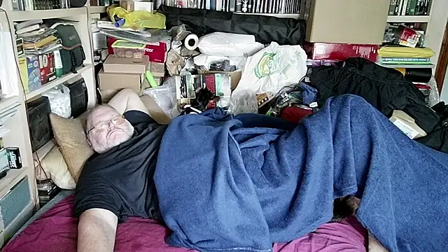 Snapshot of hadeszeuss2 chatting on March 5, 2:45 pm hadeszeuss2 online show from March 5, 2:45 pm