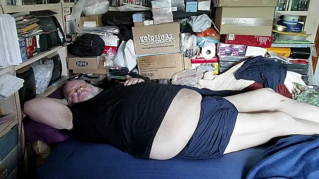 hadeszeuss2 online show from April 10, 1:51 pm