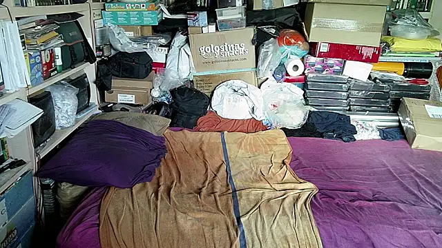 Snapshot of hadeszeuss2 chatting on October 13, 3:24 pm hadeszeuss2 online show from October 13, 3:24 pm