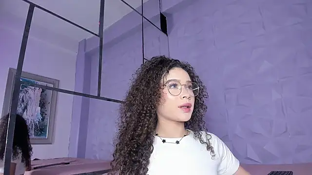  LittleLia online show from November 28, 4:07 pm