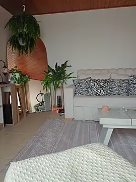 Karen San Miguel online show from April 15, 9:04 pm