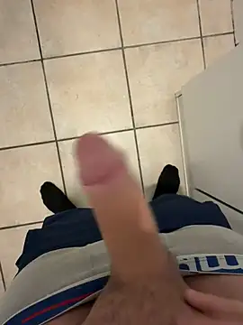 Snapshot of Maertens2810 chatting on November 28, 2:50 pm Maertens2810 online show from November 28, 2:50 pm