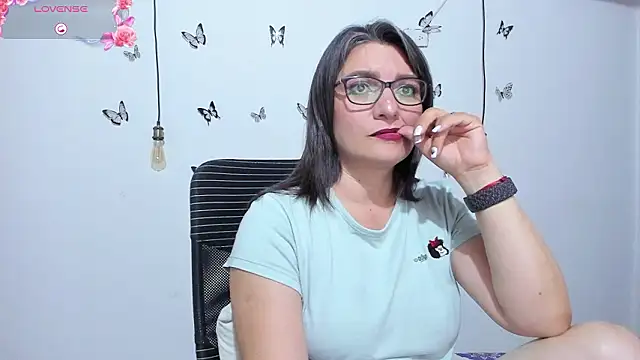 Amie Adams82  online show from March 24, 4:29 pm