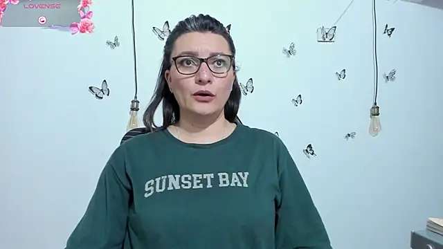 Snapshot of Amie_Adams82_ chatting on December 5, 6:28 pm Amie Adams82 online show from December 5, 6:28 pm