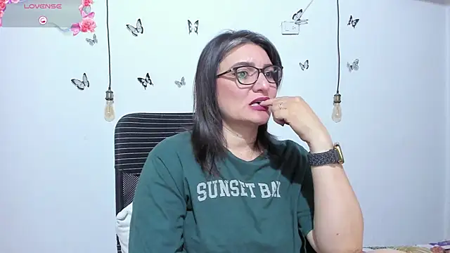 Amie Adams82  online show from April 7, 2:08 pm