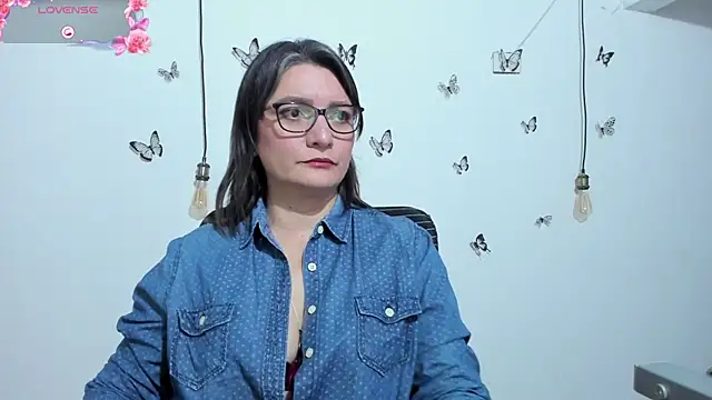 Snapshot of Amie_Adams82_ chatting on December 15, 3:40 pm Amie Adams82 online show from December 15, 3:40 pm