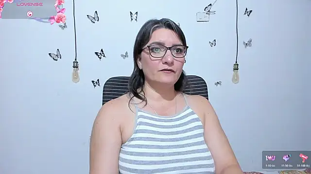 Amie Adams82  online show from April 17, 3:04 pm