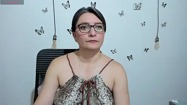 Snapshot of Amie_Adams82_ chatting on November 13, 4:00 pm Amie Adams82 online show from November 13, 4:00 pm