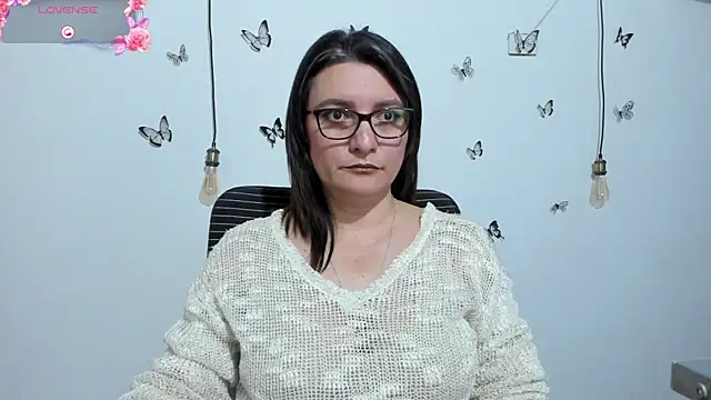 Snapshot of Amie_Adams82_ chatting on December 2, 2:52 pm Amie Adams82 online show from December 2, 2:52 pm