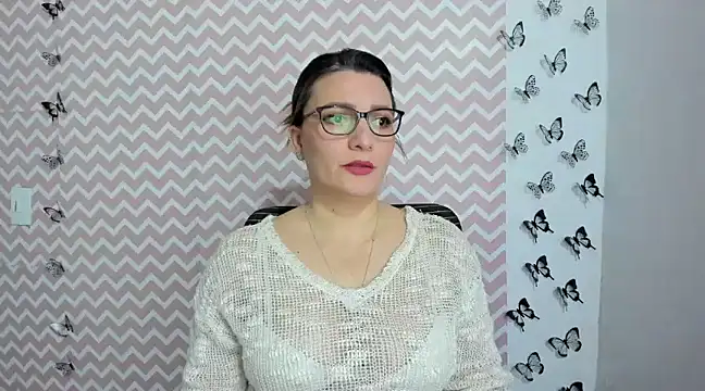 Amie Adams82  online show from December 17, 5:36 pm