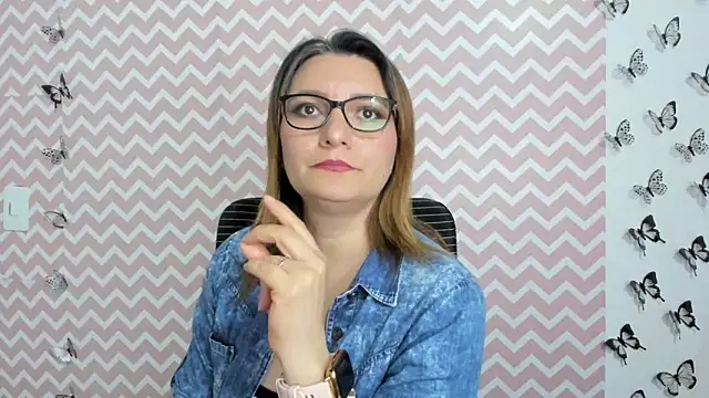 Amie Adams82  online show from February 7, 7:38 pm