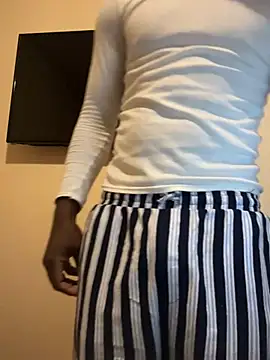 Snapshot of BiggieSmxll chatting on June 18, 4:22 am BiggieSmxll online show from June 18, 4:22 am