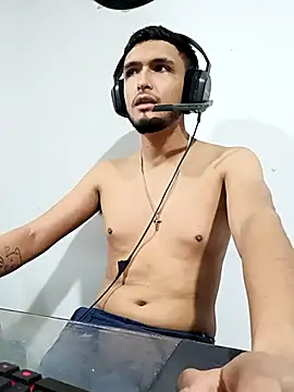 Snapshot of mosmar_20 chatting on March 19, 12:26 am mosmar 20 online show from March 19, 12:26 am