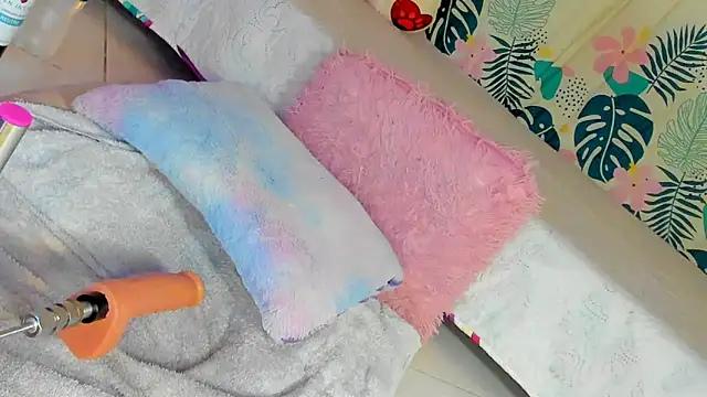 Snapshot of Dear_anne chatting on February 7, 5:52 am Dear anne online show from February 7, 5:52 am