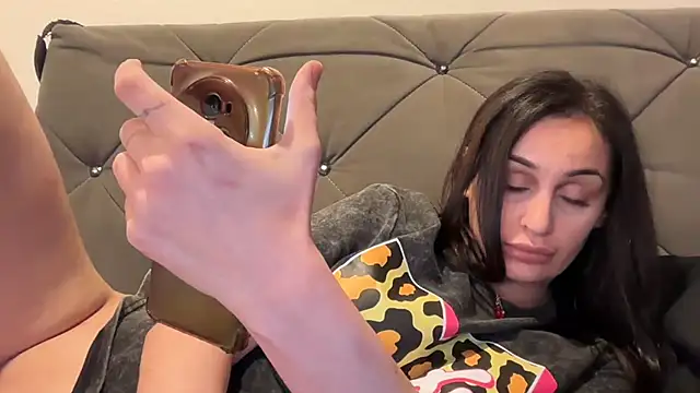 JeSuisUnTapin online show from December 5, 1:32 pm