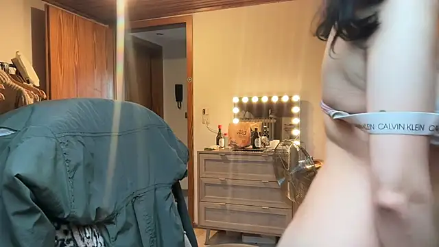 JeSuisUnTapin online show from November 26, 12:38 pm