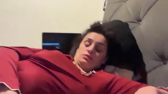 JeSuisUnTapin online show from December 21, 7:48 pm