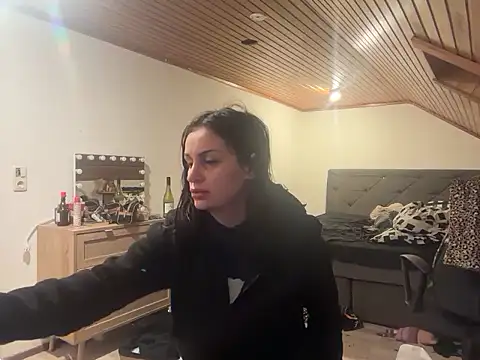 JeSuisUnTapin online show from December 2, 7:48 pm