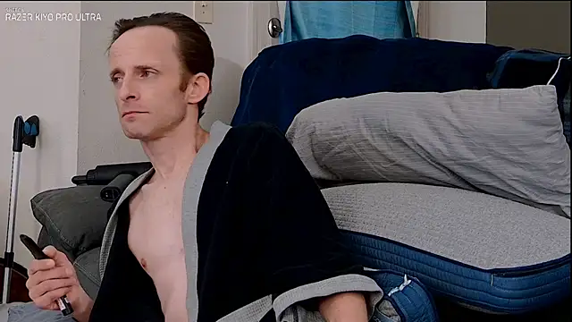 Snapshot of Dilldough405 chatting on December 15, 11:20 pm Dilldough405 online show from December 15, 11:20 pm