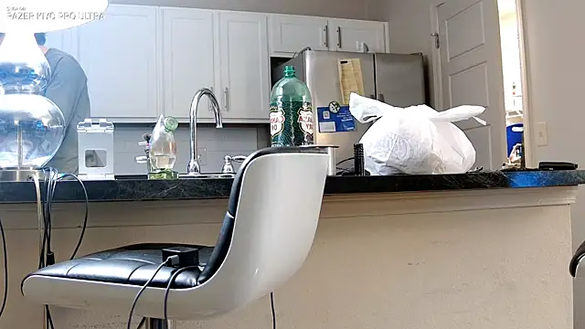 Snapshot of Dilldough405 chatting on January 9, 1:34 am Dilldough405 online show from January 9, 1:34 am