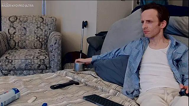 Snapshot of Dilldough405 chatting on December 15, 11:16 am Dilldough405 online show from December 15, 11:16 am