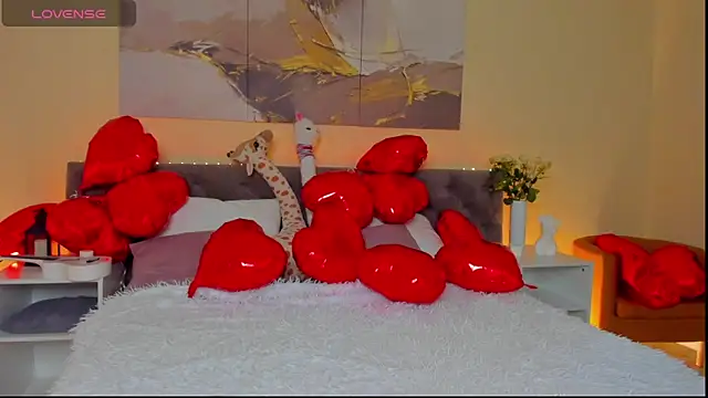 Snapshot of Ariella_Sol chatting on February 13, 1:08 am Ariella Sol online show from February 13, 1:08 am