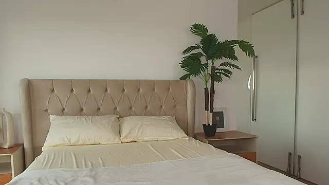 Ariella Sol online show from February 11, 7:47 pm