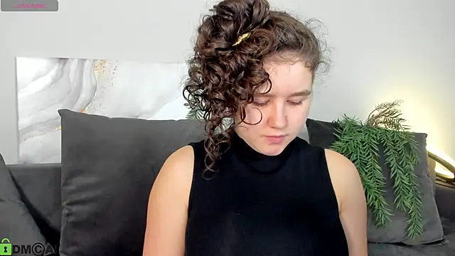 Ariella Sol online show from April 26, 1:14 am